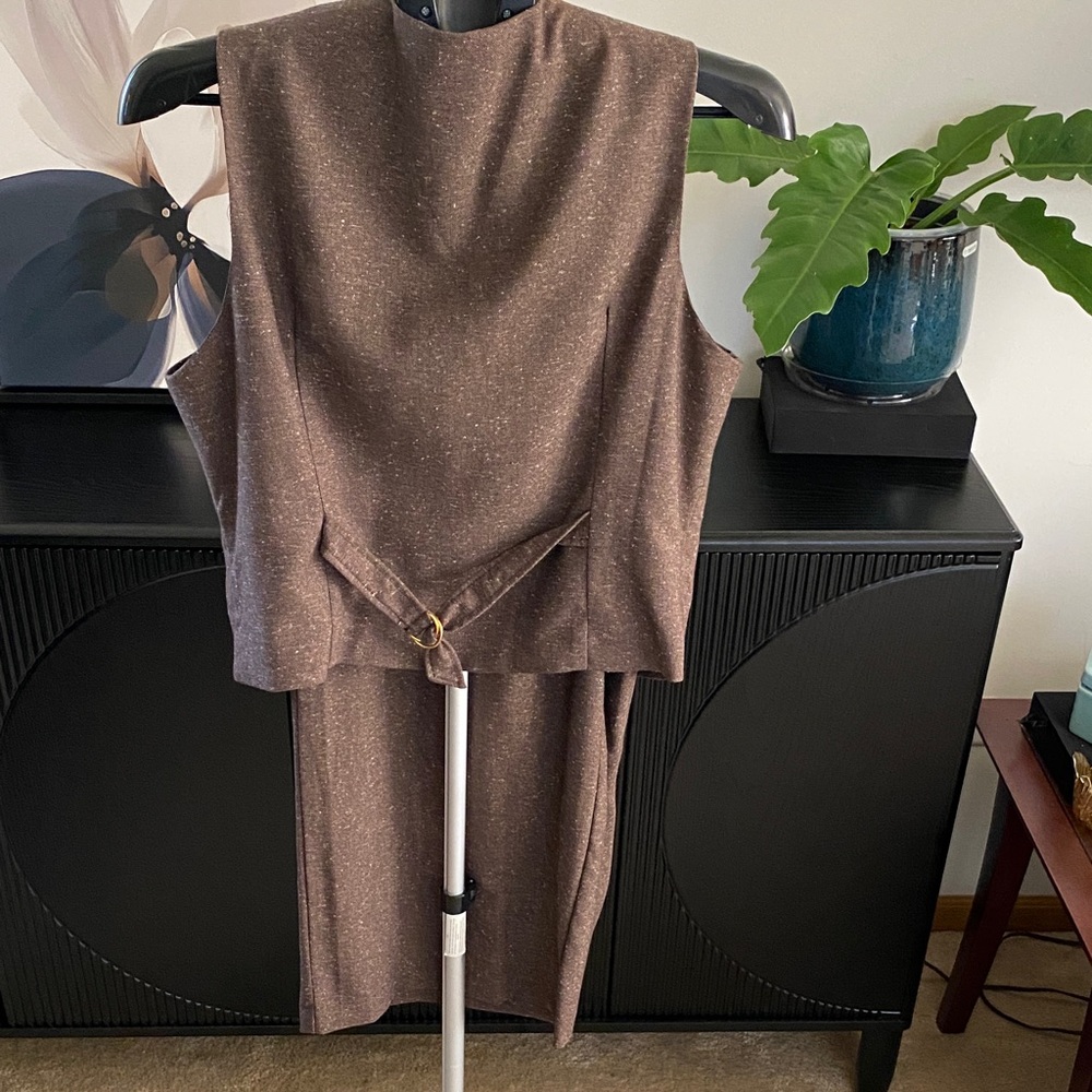 NWOT Brown Tweed Sleeveless Vest and Capri Pants Set - Picture 4 of 9